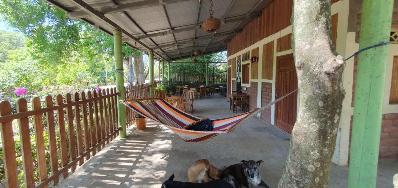 B&B, Family Run Homestay, Hospedaje La Penita Altagracia エクステリア 写真