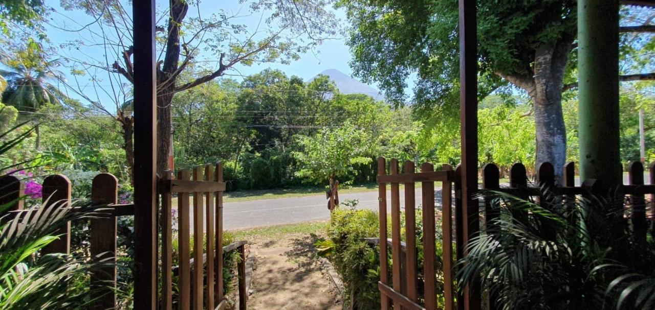 B&B, Family Run Homestay, Hospedaje La Penita Altagracia エクステリア 写真