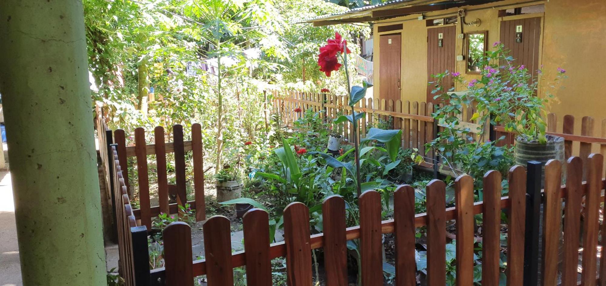 B&B, Family Run Homestay, Hospedaje La Penita Altagracia エクステリア 写真