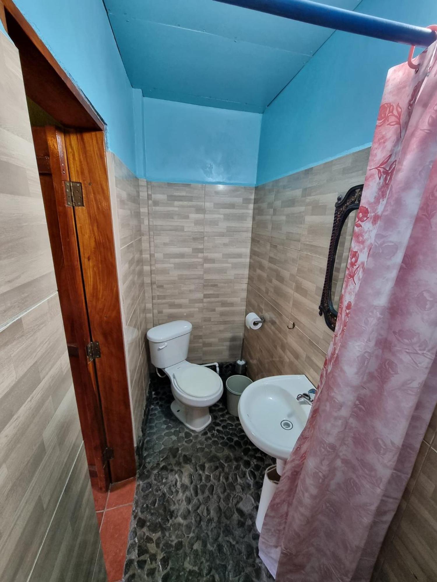 B&B, Family Run Homestay, Hospedaje La Penita Altagracia エクステリア 写真