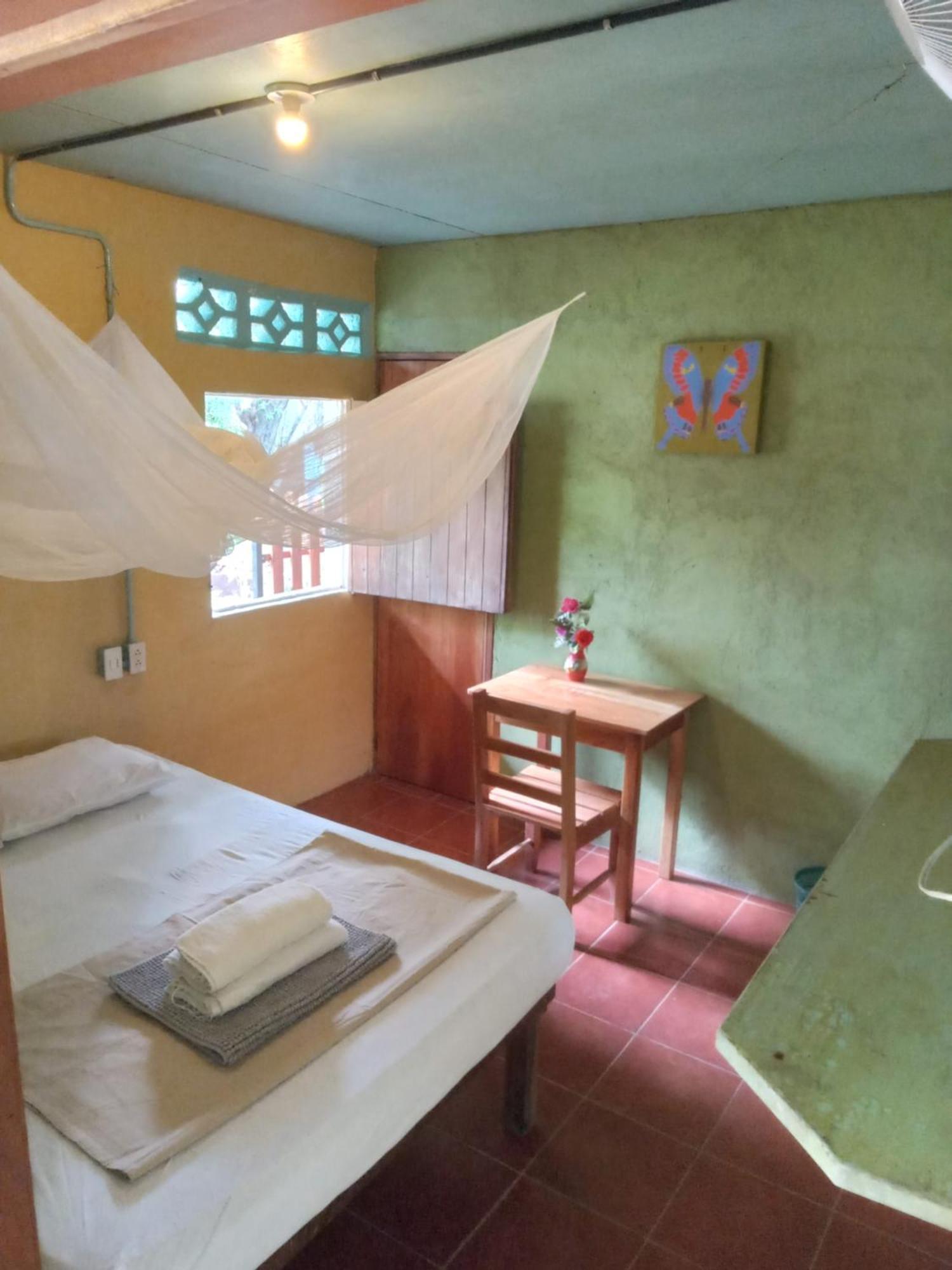 B&B, Family Run Homestay, Hospedaje La Penita Altagracia エクステリア 写真